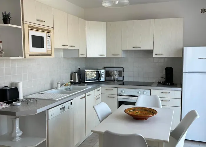 Rez De * LʼÎle-Rousse